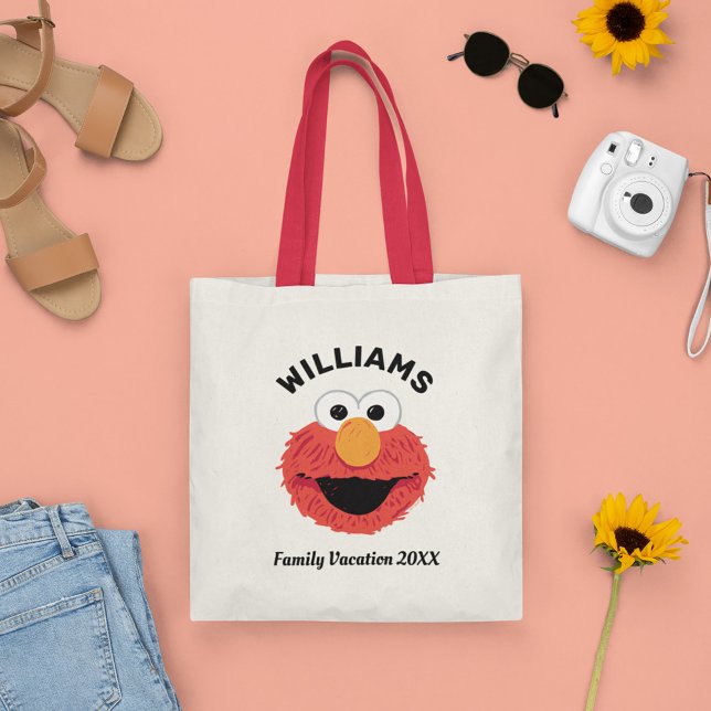 Tote Bag Rue Sésame | Elmo Famille Vacances (Tote bag on table)