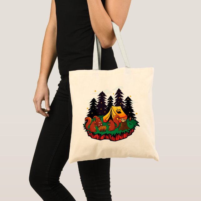 Tote Bag S’more de plaisir avec cet écureuil de camping (Devant (produit))
