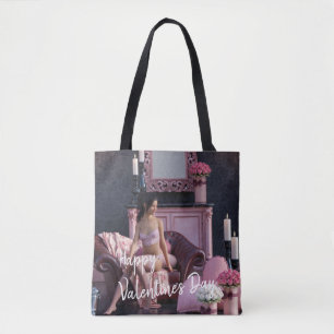 Tote Bag Saint Valentin Beauté en Lingerie sur le canapé
