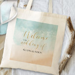 Tote Bag Sandy tropical Ocean Beach Mariage Bienvenue<br><div class="desc">Sacs de bienvenue mariages avec élégante calligraphie or et aquarelle scène de plage. Design dispose d'une plage de sable tropical avec de magnifiques vagues océaniques claires qui bordent le rivage. Le modèle est prêt pour vous à ajouter le nom de la mariée et du marié. Pour les articles de coordination,...</div>