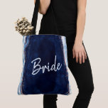 Tote Bag Sapphire Blue Rose Gold Géode Agate Marbre Bride<br><div class="desc">Sapphire Blue Rose Gold Géode Agate Marbre, Avec des accents de feuille or Rose brillant, et police de script brossé moderne tendance. Royal Blue, Dark Navy et white stone look, est luxueux et moderne pour votre mariage - Sacs fourre-tout de mariées personnalisés! ~ Regardez ma boutique pour voir l'ensemble de...</div>
