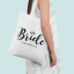 Tote Bag Script élégant "Mariée"<br><div class="desc">Un design personnalisé amusant pour les futurs mariés.</div>