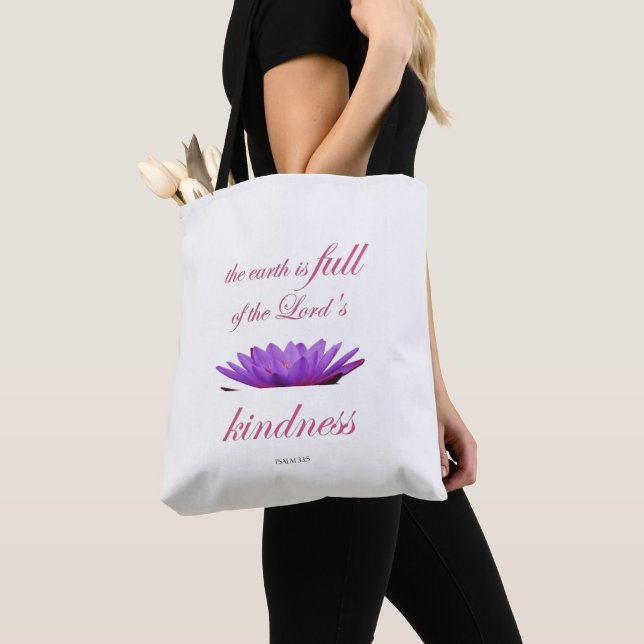 Tote Bag Scripture, Psalm 33,  Lord's Kindness Purple Lotus (De près)