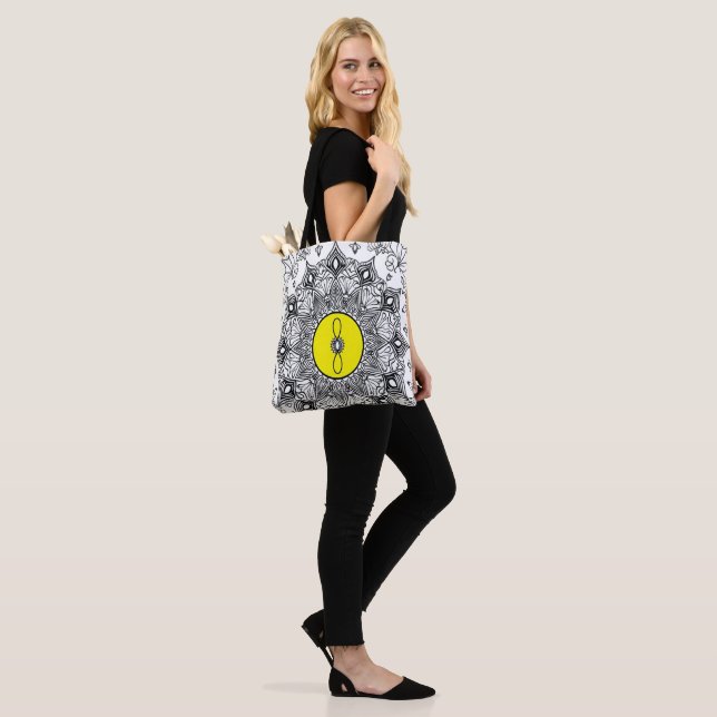 Tote Bag Sérénité en fleur - Page de coloration réfléchie (Sur le modèle)