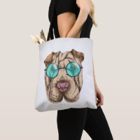 Sharpei dans des lunettes de soleil