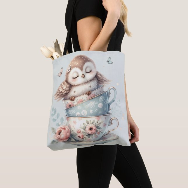 Tote Bag Sleeping Owl in Stacked Floral Teacups (De près)