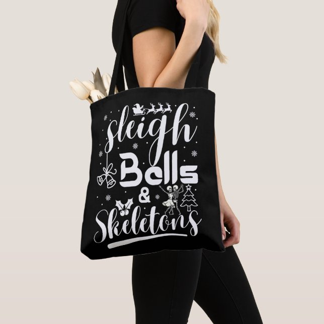 Tote Bag Sleigh bells & skeletons dancing funny christmas (De près)