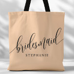 Tote Bag Soft Peach Bridesmaid Script moderne<br><div class="desc">Faites part de votre appréciation à votre fête de mariée avec ce sac fourre-tout élégant et doux de mariée de pêche. Doté d'un script moderne et personnalisable avec le nom de votre femme de chambre, ce sac fourre-tout est à la fois pratique et élégant. La couleur douce et le design...</div>