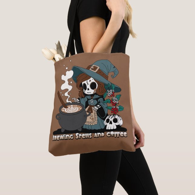 Tote Bag Sorcière brasser des sorts et du café (De près)