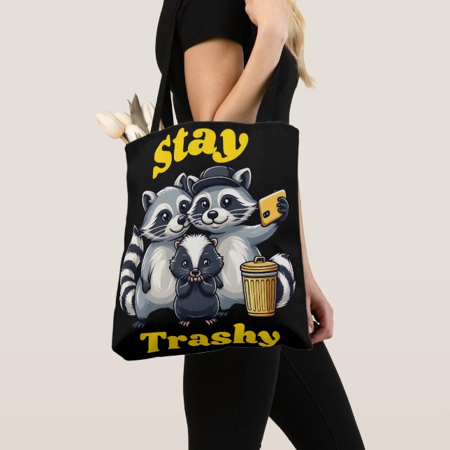 Tote Bag Stay Trashy Funny Raccoon, Opossum, Skunk funny (De près)