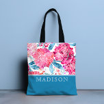 Tote Bag Style rose floral motif chic Nom personnalisé<br><div class="desc">Ce design élégant présente un joli motif floral rose aquarelle avec votre nom personnalisé. Personnalisé avec votre nom en éditant le texte dans la zone de texte fournie #fourre-tout #totes #sacs fourre - touts #Sacs #accessoires #cadeaux #giftsforwomen #accessoires #mode #mode #style #tendance #cadeaux personnalisés #floral</div>