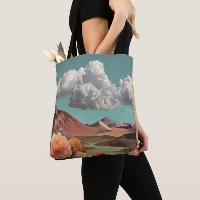 Tote Bag Surreal Floral Mountainscape With Dramatic Clouds (De près)