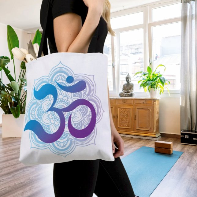 Tote Bag Symbole violet et bleu Om Mandala Flower Blanc (Purple and Blue Om Mandala design on white tote bag. Great for carrying your yoga gear!)