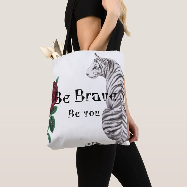 Tote Bag T-shirt femme Sois courageuse (De près)