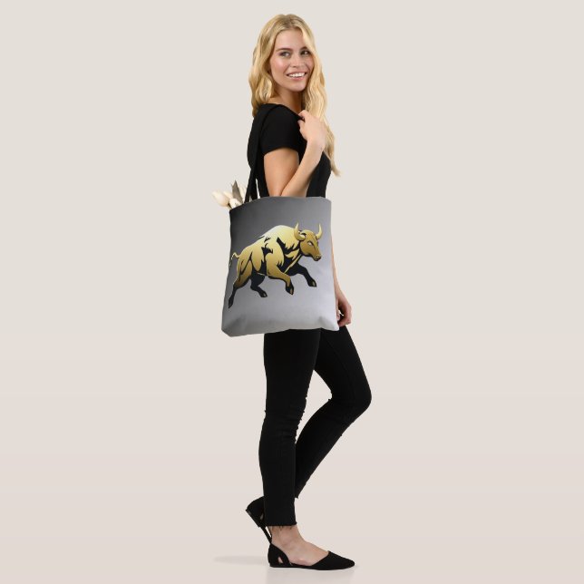 Tote Bag Taureau doré – Emblème de force et de prospérité (Sur le modèle)