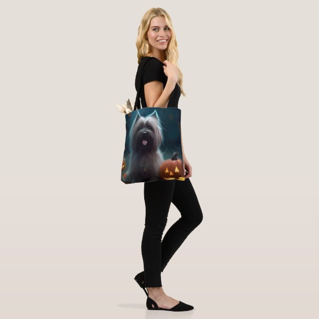 Tote Bag Térrier Skye d'Halloween avec citrouilles effrayan (Sur le modèle)