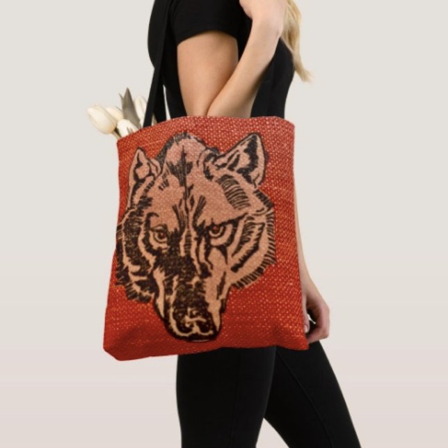 Tote Bag Tête de loup sur fond rouge (Tote Bag — 100% polyester, black laminated lining 100% cotton web hand. Made in the USA.

)