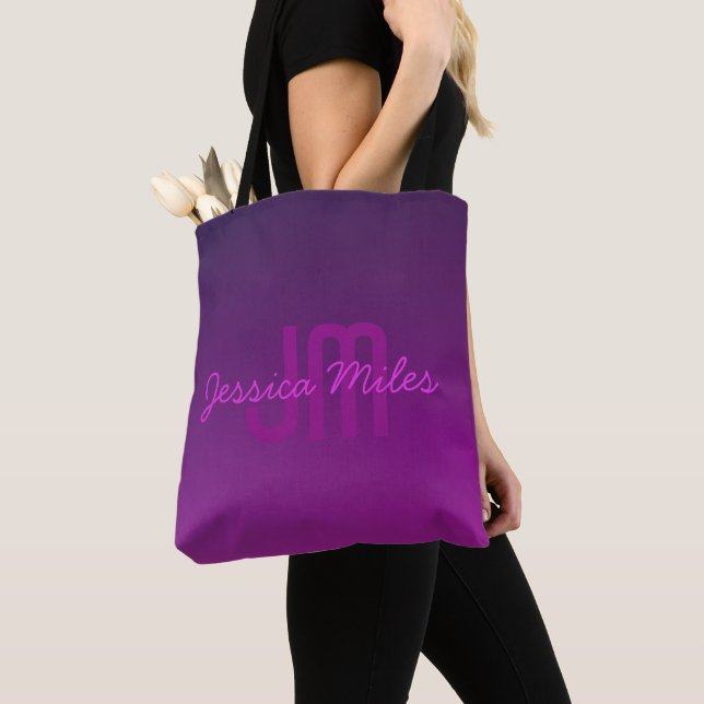 Tote Bag Texte Monogrammé Moderne Éditable & Ombre Violet  (De près)