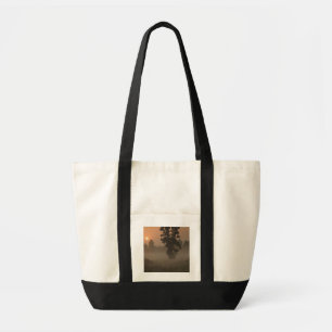 Tote Bag Tôt le matin, lever de soleil et brouillard au sol