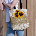 Tote Bag Tournesols mariage de dentelle en dentelle d'honne<br><div class="desc">Eté ou automne rustique mariage de automne élégant mère de la mariée / mère du marié / femme de chambre / femme de chambre / femme d'honneur / matron d'honneur / fille de fleur sac fourre-tout sur faux burlap beige avec de beaux bouquets de tournesols en or jaune et des...</div>