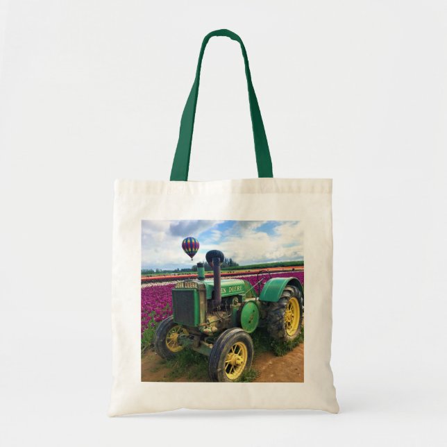 Tote Bag Tracteur vert en Tulip Field, Oregon (Devant)