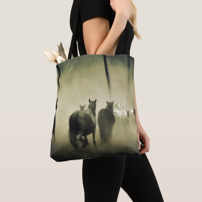 Tote Bag Troupeau de chevaux dans la fosse (De près)