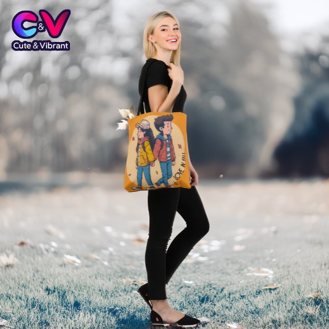 Tote Bag Un couple se tenant la main en marchant ensemble à (Créateur téléchargé)