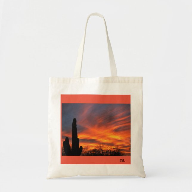 Tote Bag Un sahuaro cactus avec un superbe coucher de solei (Devant)