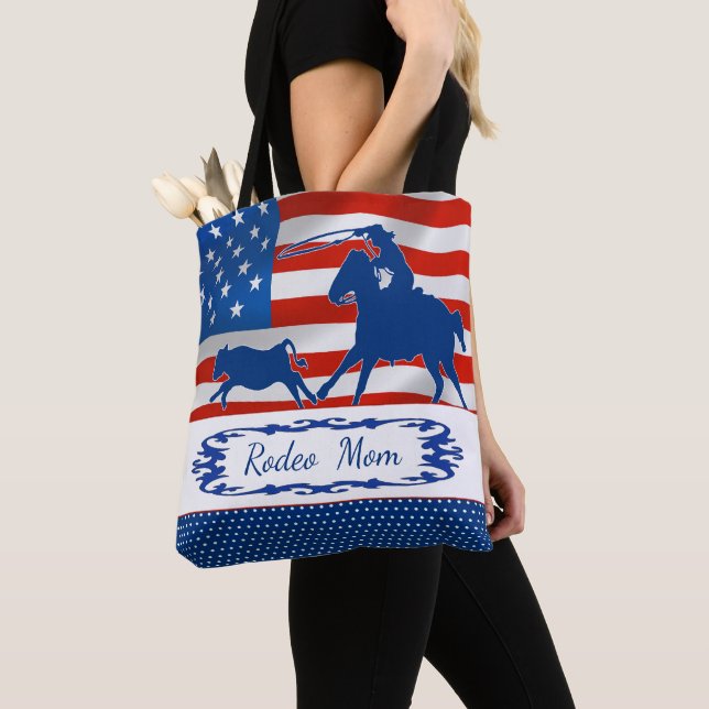 Tote Bag Veau Roping la maman de rodéo de drapeau américain (De près)