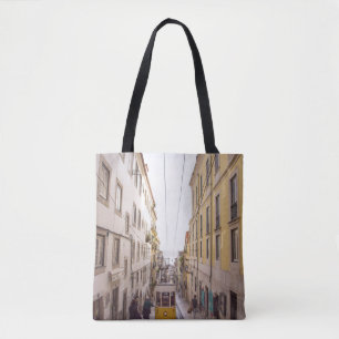 TOTE BAG VÉHICULE JAUNE ET GRIS PASSANT SUR LA ROUTE