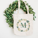 Tote Bag Verdure or Floral Wreath Custom Monogramme<br><div class="desc">Le design élégant du sac fourre-tout, inspiré de la nature, est orné d'une belle couronne de verdure aquarelle avec des fleurs et des feuilles neutres vert, or et crème. Personnalisez avec le nom monogramme personnalisé et l'initiale. Fait un grand cadeau pour vos demoiselles d'honneur et d'autres membres de votre fête...</div>