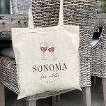 Tote Bag Verre Rouge Destination Mariage Bienvenue<br><div class="desc">Bienvenue invités à votre mariage de destination de pays viticole avec ces sacs fourre-tout personnalisés chic et modernes. Design présente une illustration de deux verres clinquants de vin rouge avec votre destination mariage sous (illustrée avec Sonoma) en lettres serif classiques. Ajoutez vos noms sous le script cursif manuscrit, ainsi que...</div>