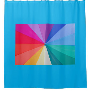 tourbillon de couleurs sur rideau de douche