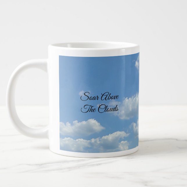 Tourner Au-Dessus De La Mug De Café Spécialisé Nua (Gauche)