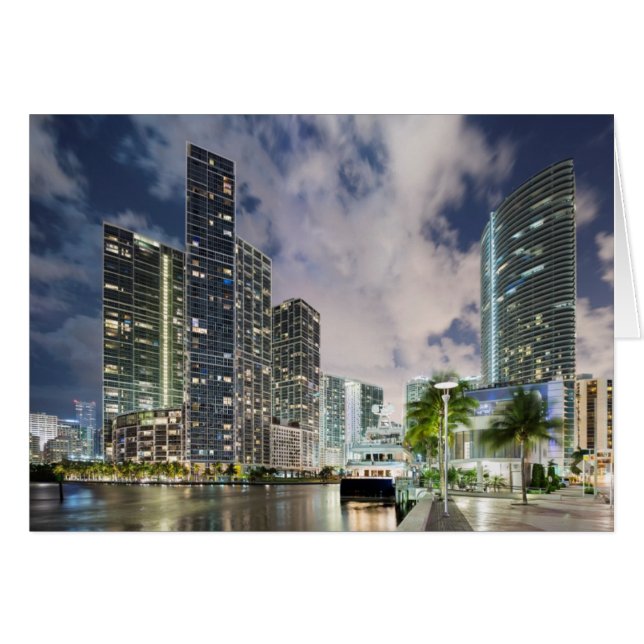 Tours lumineuses au bord de l'eau de Miami River (Devant Horizontal)