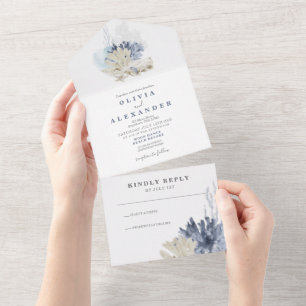 Tout En Un Invitation de mariage bleu de plage de coquillages