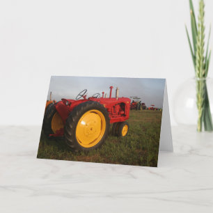Tracteur rouge dans la carte de voeux du matin
