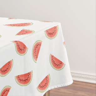 Tranches de pastèque tropicale sur nappe blanche
