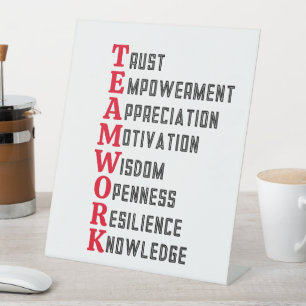 Travail d'équipe Mots positifs signe de piédestal