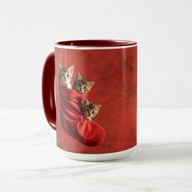 Trois chatons dans un mug de vacances de chaussett (Devant gauche)