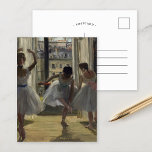 Trois Danseurs | Carte postale Edgar Degas<br><div class="desc">Danseuses Dans Une Salle D’exercice, Trois Danseuses (1873), ou Three Dancers in an Exercise Room, de l’impressionniste français Edgar Degas. Degas est célèbre pour ses dessins pastel et ses peintures à l'huile. Il était un maître dans la représentation du mouvement, comme on peut le voir dans ses nombreuses oeuvres de...</div>