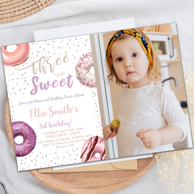Trois Donut doux Invitations d'anniversaire avec p (Three Sweet Donut Birthday Invitations with photo)