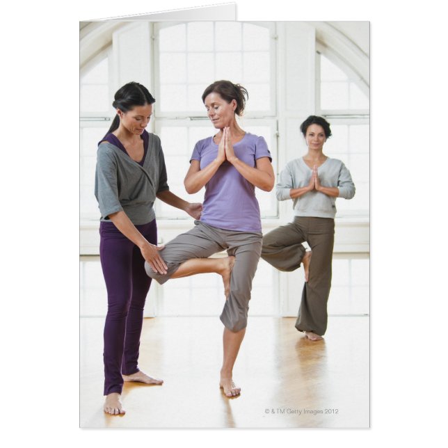 Trois femmes pratiquant le yoga (Devant)