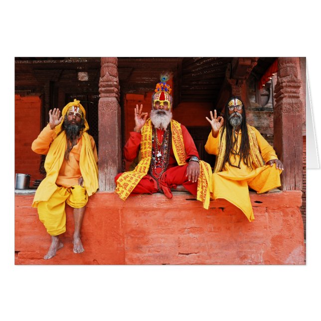Trois Saddhus se reposant sur le temple Népal de (Devant horizontal)