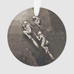 Trois sorcières blanches volent sur des chambres B