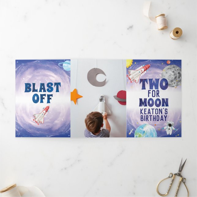 Trois Volets Deux La Lune 2e Anniversaire Triplé Invitation (Extérieur)