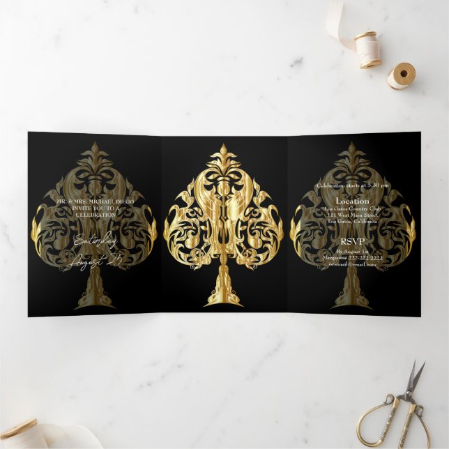 Trois Volets Gold Spades Photo Quinceanera Party Invitation (Intérieur)