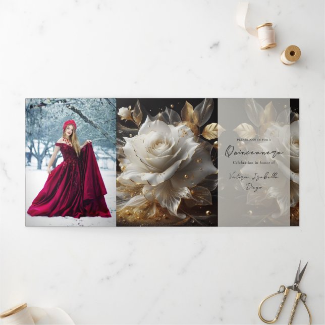 Trois Volets Photo Rose blanche Quinceanera Party Invitation (Extérieur)