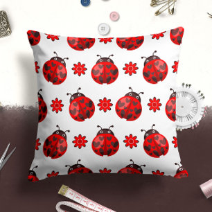 Trop rouge croix de coccinelle noire   Oreiller à
