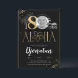 Tropical 80th Birthday Gold Invitation avec photo<br><div class="desc">Tropical 80th Birthday Gold Invitation Card with Photo fait partie de la collection Mariage. Ce produit est doté de scintilles de parties scintillant dorée personnalisables en section photo. Fait avec des polices décoratives. Explorez d'autres produits correspondants dans notre magasin.</div>